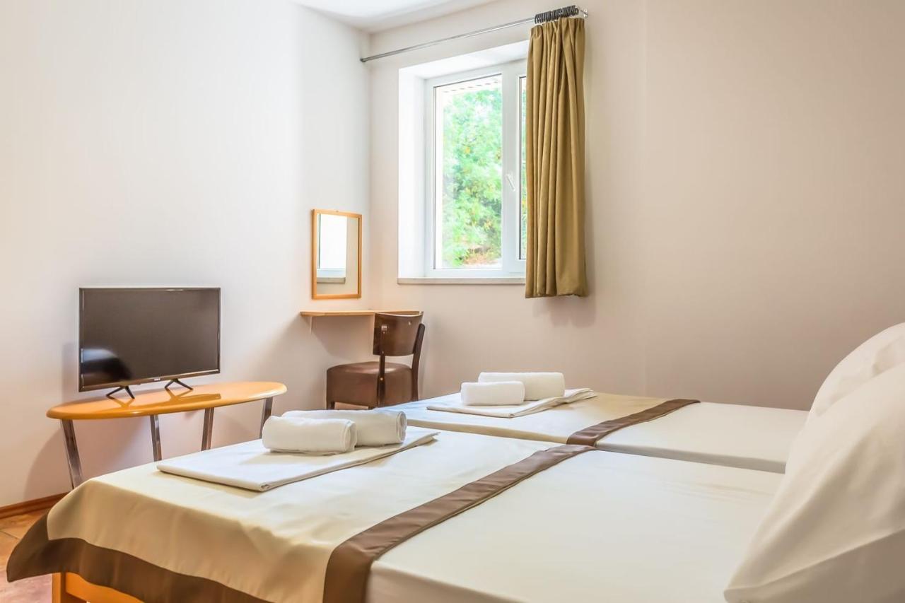 Motel Ljetni Raj Baška Voda Exteriör bild