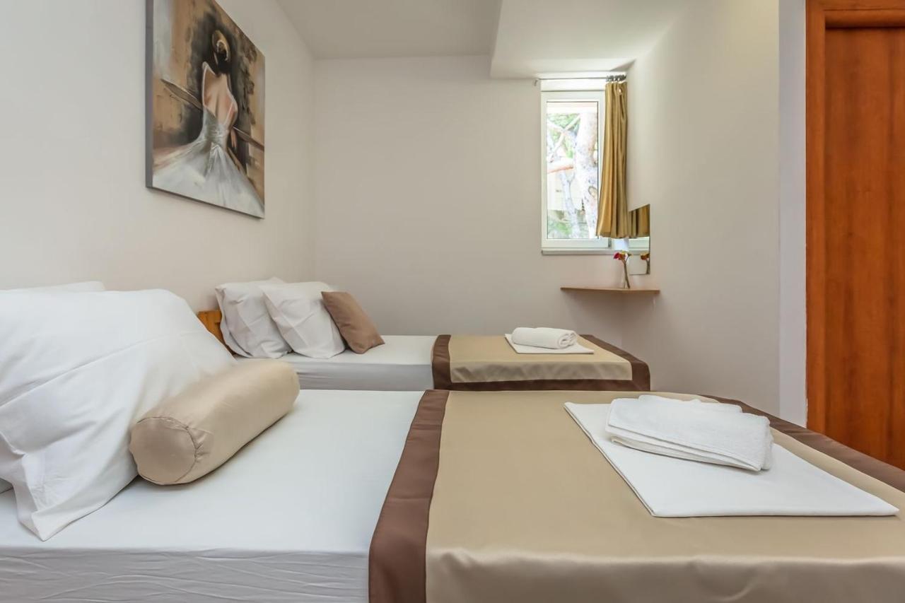 Motel Ljetni Raj Baška Voda Exteriör bild