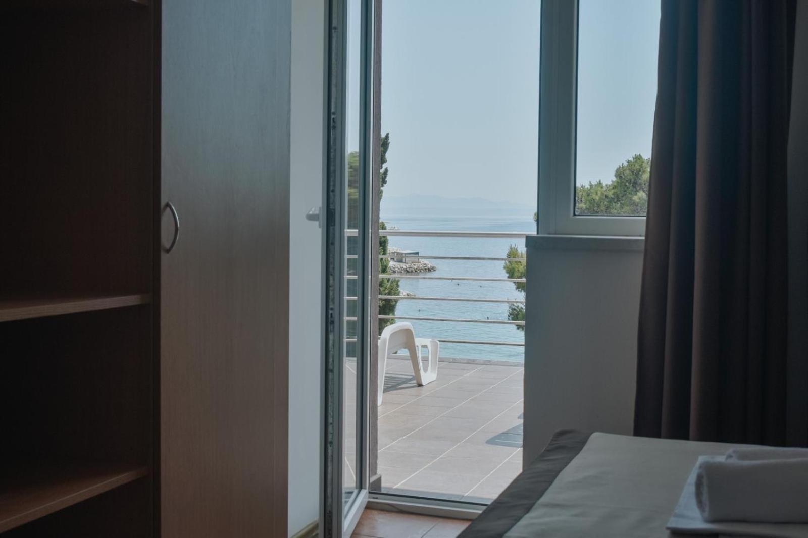 Motel Ljetni Raj Baška Voda Exteriör bild